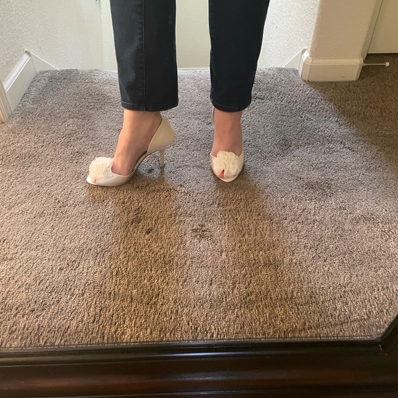 Caparros Ivory Satin Sarina Wedding shoes.  Women’s size 8.5 - Picture 10 of 12